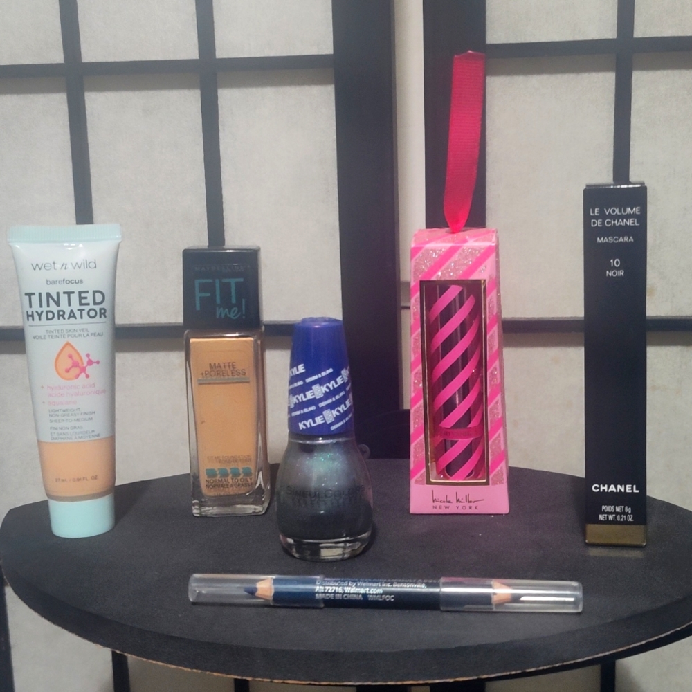 Makeup bundle